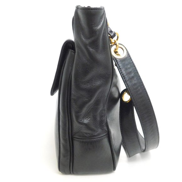 AHH!! CHANEL LAMB SKIN TOTE!!!! GORGEOUS!! - Picture 6 of 13